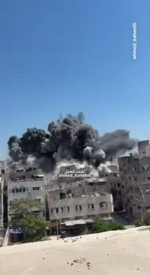 עזה אטאקע: א איזראעלי לופט אטאקע אויף א געביידע אין די שאטי קעמפ אין מערב עזה סיטי
