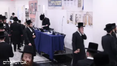 א' סליחות ביי כ"ק אדמו"ר מבאבוב-45 שליט"א