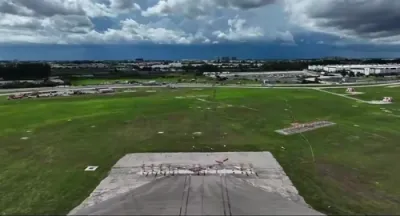 NTSB גיבט ארויס דעטאלן איבער די טויטליכע קארגא פליגער קראך אין מיאמי וואס האט ארויסגעגליטשט פון די ראנוועי
