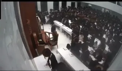 סליחות ראשונות אין ראחמיסטריווקא אוק ענד וויין, די ערשטע תפילה אין די נייע היכל הביהמ"ד.
