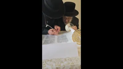 כתיבת ספר תורה כ"ק אדמו"ר מליסקא שליט"א ביי א כתיבת ספר תורה וואס איז געווארן געשריבן דורך ר' יעקב דוב כהן הי"ו