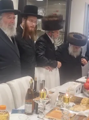 אדמור"ים ורבנים באטייליגן זיך ביי אן סיום כתיבת ספר תורה בראשות כ"ק אדמו"ר ממאקאווע שליט"א