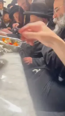 קרעו שערי שמים! דברים חוצבי להבות אש פון כ"ק גאב"ד מאקאווא שליט"א פאר די רפואה פון כ"ק אדמו"ר מוויזניץ שליט"א