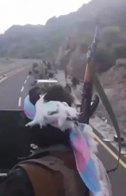 פארט פארכאפט: די חוטיס נעמען איין 'מאכא' נאכדעם וואס רעגירונג קרעפטן ציען זיך ארויס