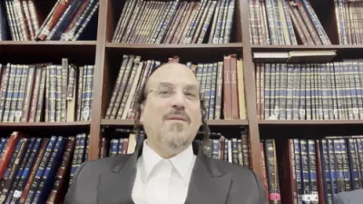 א הערליכע מעשה "פון הרה"ק דער שפאלער זיידע זי"ע" - דורך הרב אליהו שווארץ ביים שיעור עמוד היומי 'דרשו' מסכת יומא דף ע"א