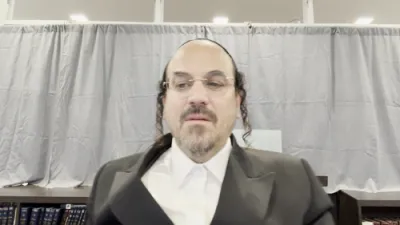 א הערליכע מעשה "דער הייליגער ייטב לב זי"ע ראטעוועט א איד אין בי"ד של מעלה" - דורך הרב אליהו שווארץ ביים שיעור עמוד היומי 'דרשו' מסכת יומא דף סט ע"ב