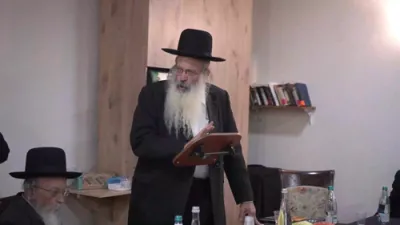 ווידעא פון אינטענסיווע לעצט מינוטיגע באגעגעניש צווישן משפיעי ברסלב און אוקראינישע רעגירונגס באאמטע לקראת דעם הויפט 'קיבוץ' אין אומאן