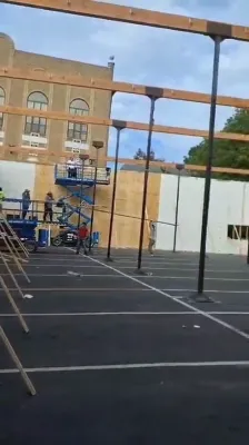 בילדער און ווידעא'ס ביים אויפבויען די סוכה הגדולה פון בית המדרש הגדול אין קרית יואל- זעט גרופ לינק צי באקומען אלע נייעס, אפדעיטס, באריכטן, בילדער, ווידעא'ס, שנעל און קראנט