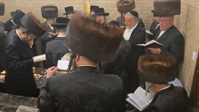 מוצאי שבת ערב יום הקדוש ביים ציון פין הרה"ק הירצקא מראצפערט זי"ע אין ראצפערט אונגארען