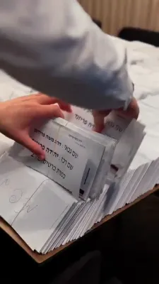 אסטראנאמישע פופציג מיליאן דאלאר ווערט פארטיילט ביים מעמד החלוקה אין הויפטקוואטיר פון די "טובה וברכה" ארגאניזאציע פונעם פאנדרעיזער הרב יואל ישראל זופניק, במעמד פון עמאציאנאלע מאגולן און מאגנאטן.