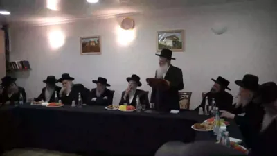 אוקראינישע רעגירונגס באאמטע אין א ספעציעלע זיצונג מיט רבני ומשפיעי ברסלב און יו"ר 'איחוד ברסלב' לקראת דעם גרויסן 'קיבוץ' אין אומאן
