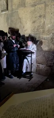 כ"ק אדמו"ר מפינסק קארלין שליט"א אין חברון שבת שובה