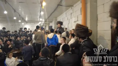 המשפיע ר' יואל ראהט שליט"א מיט פלאמפייערדיגע ווערטער פאר סליחות. יא יא! דיין איין קליינע ווארט גייט טוישן די גאנצע גזר דין