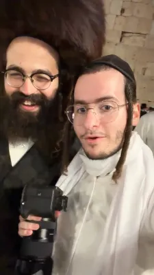 איבער הונדערט טויזנט אידן ביים לעצטן סליחות ערב יום הקדוש ביים כותל המערבי.
