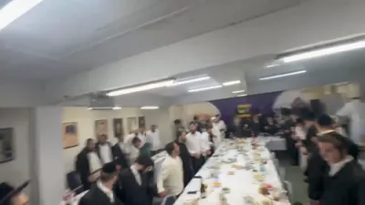 מוצאי יום כיפור ביים ציון הרה"ק מליזענסק זי"ע