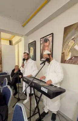 מוצאי יום כיפור ביים ציון הרה"ק מליזענסק זי"ע