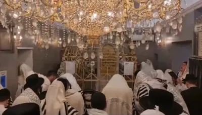 מוצאי יום כיפור ביים ציון הרה"ק מליזענסק זי"ע