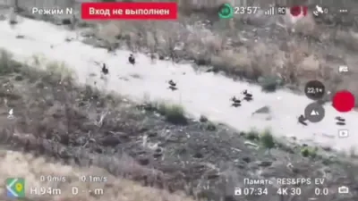 אויפגעדעקט: רוסישע פוטעדזש צייגט אן ארסענאל פון צענדליגע אוקריינישע דראונס
