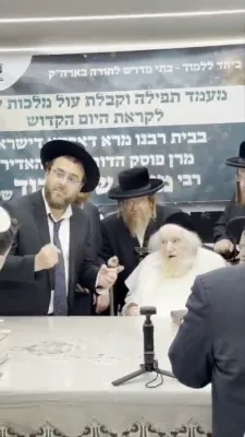 מעמד ברכת הילדים במעונו פון הגה"צ ר' משה שטערנבוך שליט"א בכניסת יום הקדוש