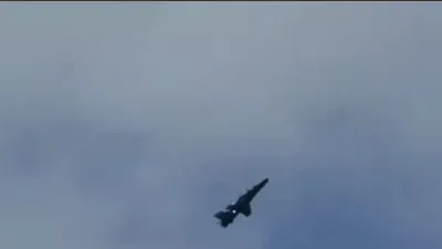 כמעט א טראגעדיע: א RAF האק פליגער האט זיך אנגעצינדן סעקונדעס נאכן זיך הייבן, די פילאטן האבן ארויסגעטאנצן בשלום