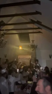 בית המדרש KMH אין 'פייו-טאונס' מוצאי ימים נוראים