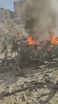 רויך העכער עזה סיטי: איינער טויט און עטליכע פארוואונדעט נאך א לופט אטאקע אויף א קאר