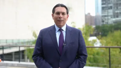 טראמפ צילט געהיימע פעסטונג: אמעריקע קען באמבארדירן איראנער נוקלעארע בארג נאך א יו-ען ווארענונג