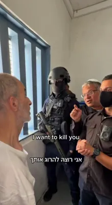 טויט סטראשע: בן גביר קאנפראנטירט א חאמאס באמבע לייגער אין זיין צעל און פארשפרעכט אים טויט שטראף