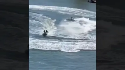 ווילדע רייד: יוגנטליכע אנגעקלאגט נאך וואס זייערע דזשעט סקיס האבן געזונקען א שיפל מיט קינדער