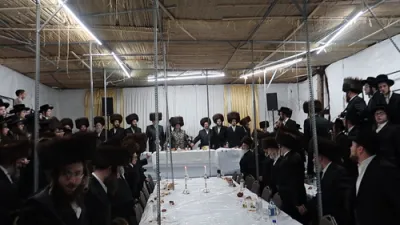 חג הסוכות ביי כ"ק אדמו"ר מקרעטשניף סיגעט וויליאמסבורג שליט"א