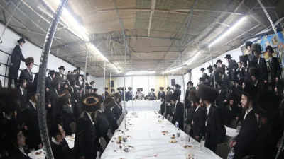 חג הסוכות ביי כ"ק אדמו"ר מקרעטשניף סיגעט וויליאמסבורג שליט"א