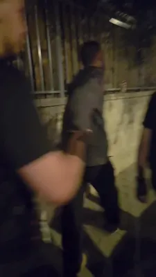 ווידעא: מיליטערישע פאליציי געצוואונגען צו פארלאזן מודיעין אן דעם ישיבה בחור נאך א מאסיווע הפגנה