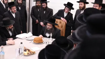 געהויבענער מעמד 'קבלת פנים' אין קרית יטב לב לכבוד דעם מרא דאתרא הגה"צ רבי אהרן טייטלבוים שליט"א לרגל זיין זיך אריין ציען אין שטאט