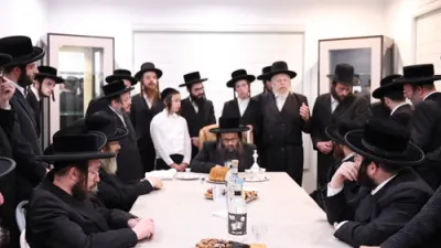 געהויבענער מעמד 'קבלת פנים' אין קרית יטב לב לכבוד דעם מרא דאתרא הגה"צ רבי אהרן טייטלבוים שליט"א לרגל זיין זיך אריין ציען אין שטאט
