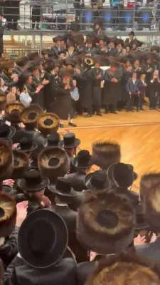 "חג האסיף תקופת השנה": חג הסוכות בחצר הקודש פאפא תשפ"ז