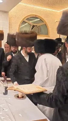 הבדלה מוצאי שבת ביי המשפיע הגה"צ ר' יצחק מאיר מארגענשטערן שליט"א
