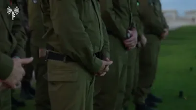 געדענקען די געפאלענע: די מדינת ישראל נעיווי לאזט אראפ אן אנקער אין ים ביי זיקים ביטש 6:29 אינדערפרי אפצייכענענדיג דעם אקטאבער 7 יארטאג