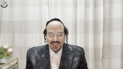 א הערליכע מעשה "שמחת תורה אין אושוויץ" - דורך הרב אליהו שווארץ ביים שיעור עמוד היומי 'דרשו' מסכת יומא דף ע"ד