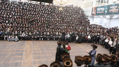 את סוכת שלומך: חודש תשרי ביי הגה"צ אבדק"ק סאטמאר וויליאמסבורג שליט"א