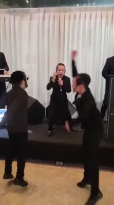 מען דארף זיי כאפן ווען זיי זענען נאך יונג........