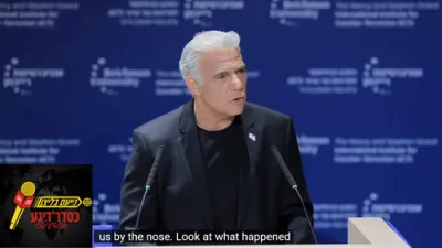 אפאזיציע פירער יאיר לפיד קריטיקירט פרעמיער מיניסטער נתניהו'ס פאליסי פון אן אומענדיגע מלחמה