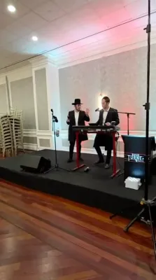 כל המשמח: קרישקעלעך פון דער חתונה נעכטן פון העסקן הדגול לכל חולי ישראל ר' שלום פישער שליט"א