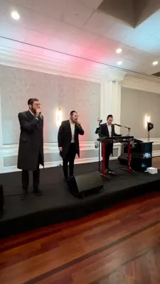 כל המשמח: קרישקעלעך פון דער חתונה נעכטן פון העסקן הדגול לכל חולי ישראל ר' שלום פישער שליט"א