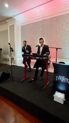 כל המשמח: קרישקעלעך פון דער חתונה נעכטן פון העסקן הדגול לכל חולי ישראל ר' שלום פישער שליט"א