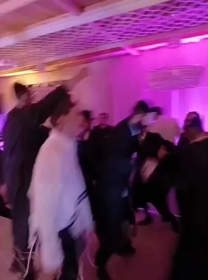 הערליכע סוכות אין ירושלים צוזאמען מיט שמחת בית השואבה אהערגעשטעלט און אראנדשירד פון א' ביז ת' דורך דו בארימטע פלען א העד פירמע
