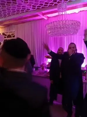 הערליכע סוכות אין ירושלים צוזאמען מיט שמחת בית השואבה אהערגעשטעלט און אראנדשירד פון א' ביז ת' דורך דו בארימטע פלען א העד פירמע