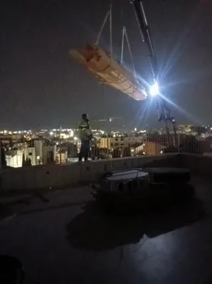 פלען א העד ביים צוזאמענען די סוכות פון זייערע קאסטומערס אין ארץ ישראל