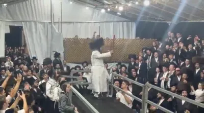 שמחת בית השואבה ביי כ"ק אדמו"ר מקרעטשניף כפר עטה שליט"א בימי חול המועד