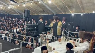 שמחת בית השואבה ביי כ"ק אדמו"ר מקרעטשניף כפר עטה שליט"א בימי חול המועד