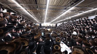 ושמחת בחגך: חג הסוכות ביי כ"ק אדמו"ר מסקולען מאנסי שליט"א